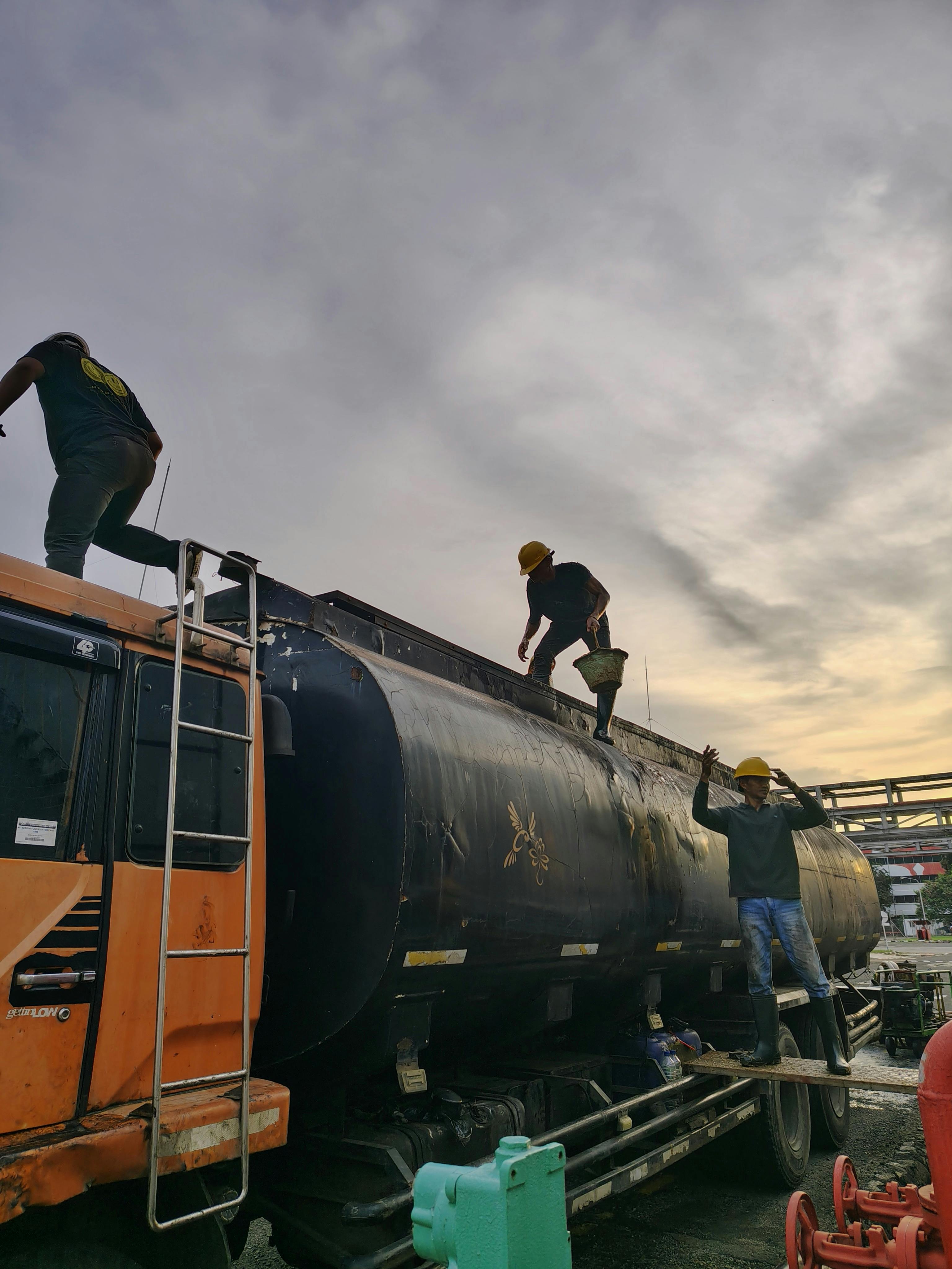 Tom Thorp Transports truck fleet on highway